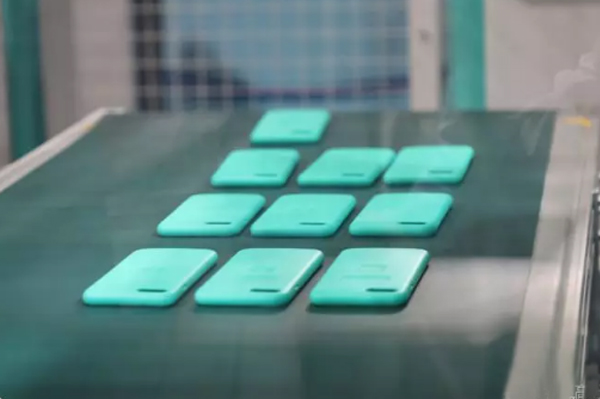 2019年，5G时代手机外壳给注塑行业带来新的机会